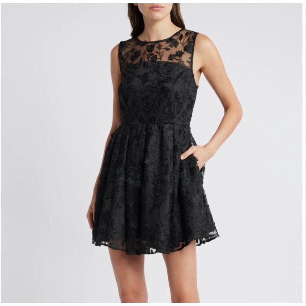 Chelsea28 Black Floral Lace Sleeveless Fit and Flare Cocktail Dress M